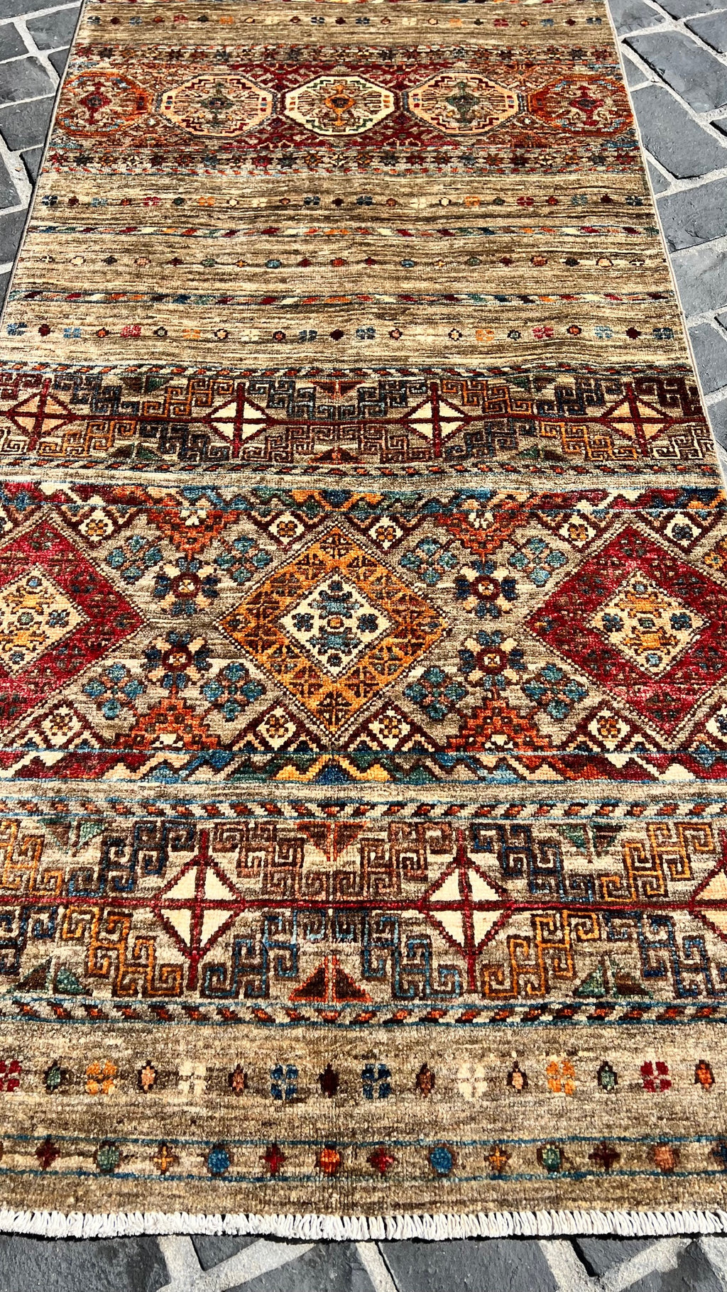 C35/169 Traditional Runner