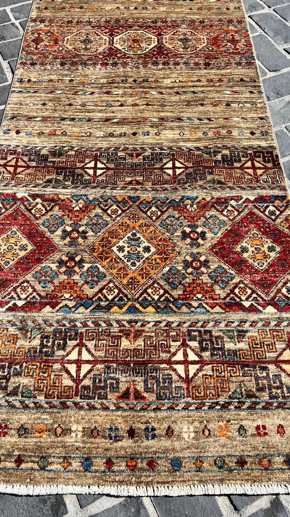 C35/169 Traditional Runner