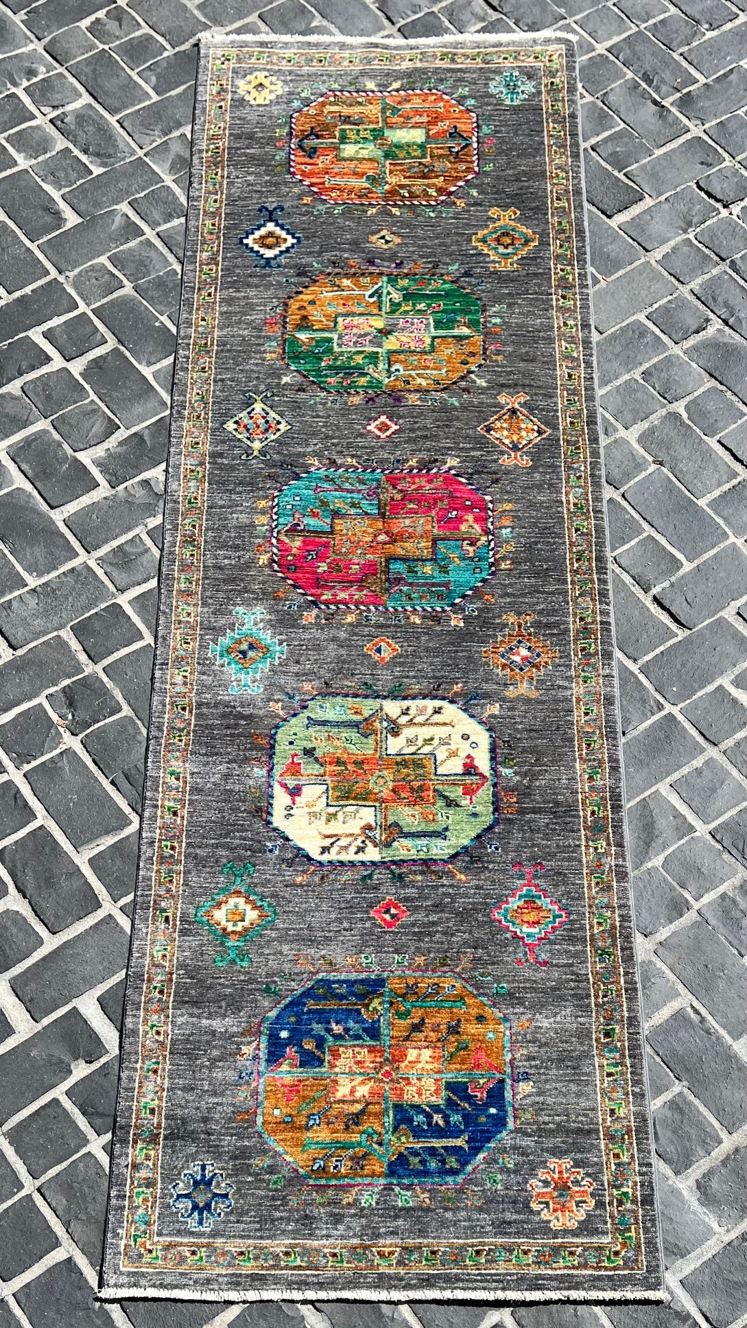 C33/149 Traditional Runner