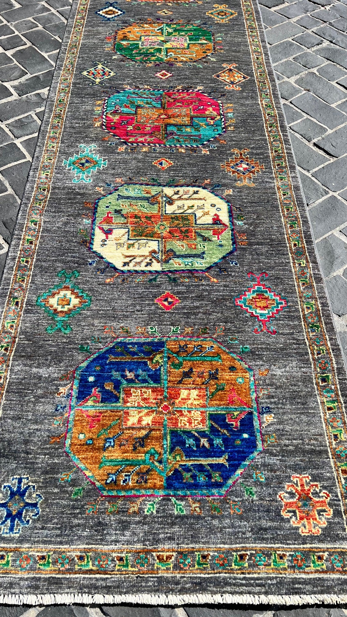 C33/149 Traditional Runner