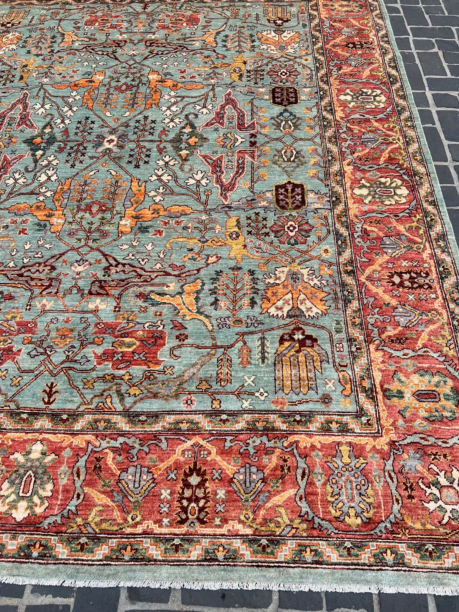 C51/476 Traditional Rug