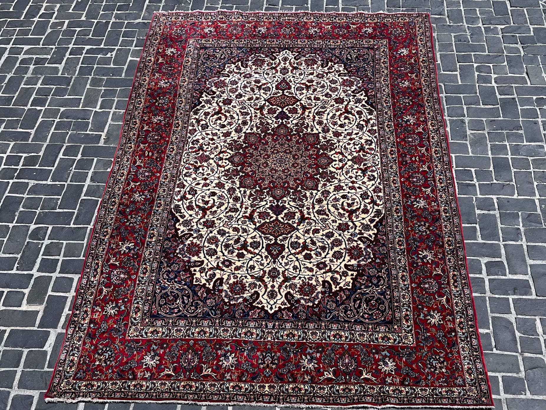 052425/A 6'6"x10'4" Fine Persian Isfahan