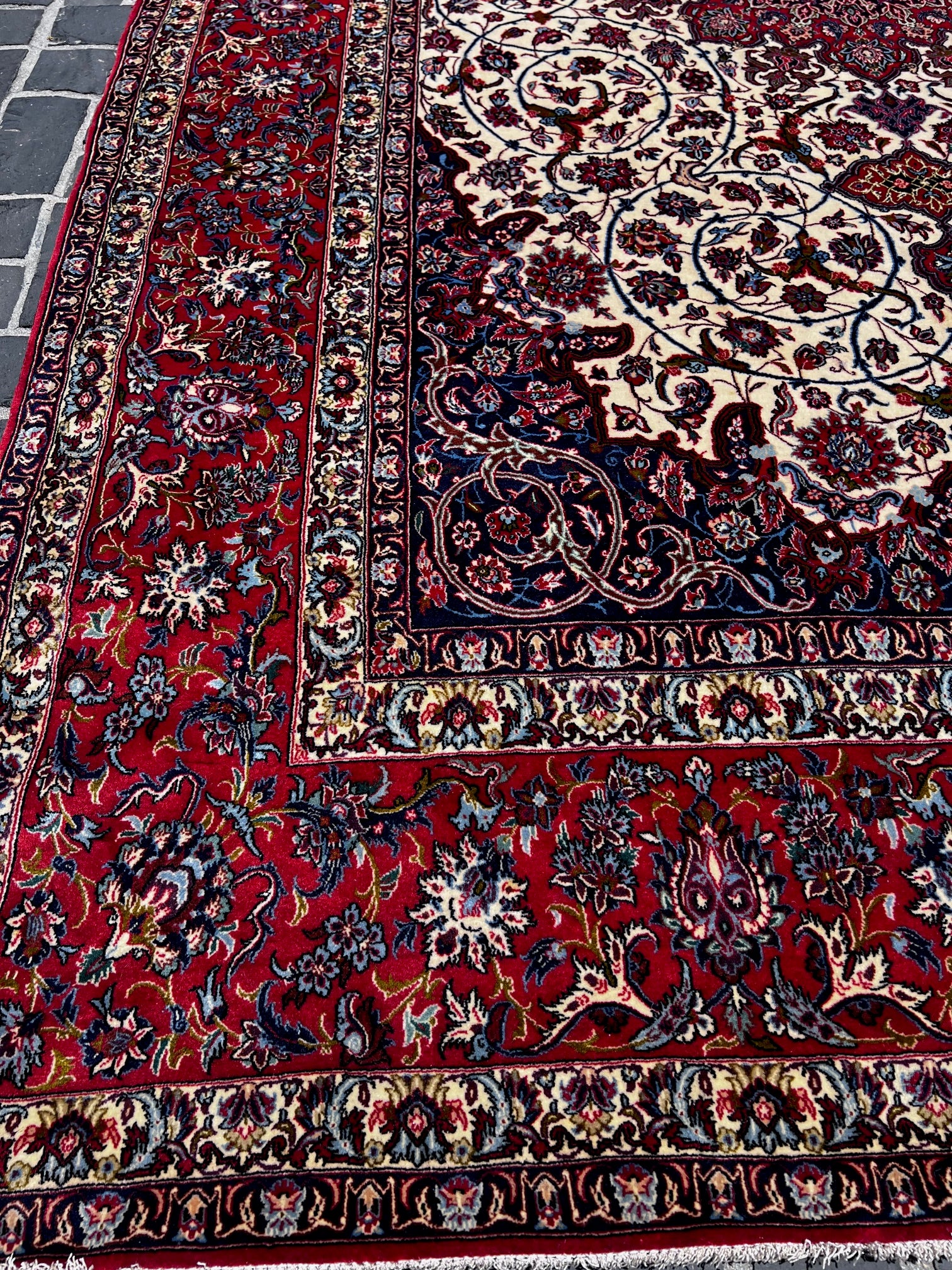 052425/A 6'6"x10'4" Fine Persian Isfahan