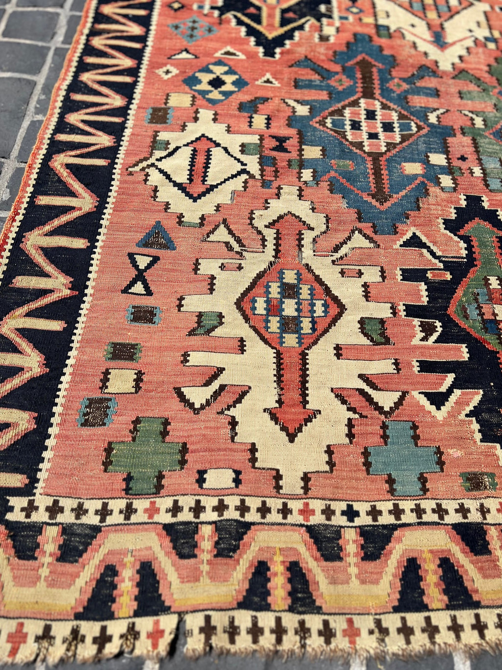W81025 Kilim