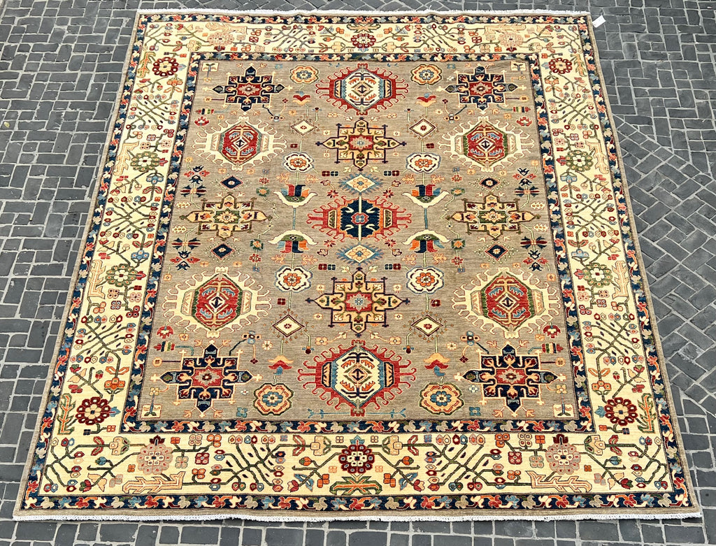 C22/76 Traditional Rug
