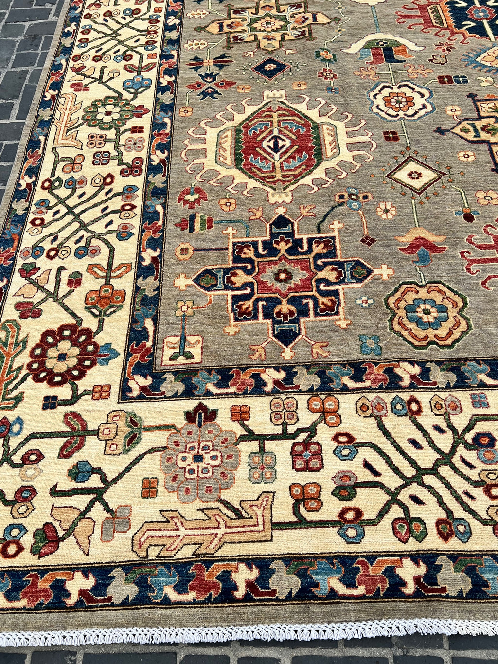 C22/76 Traditional Rug