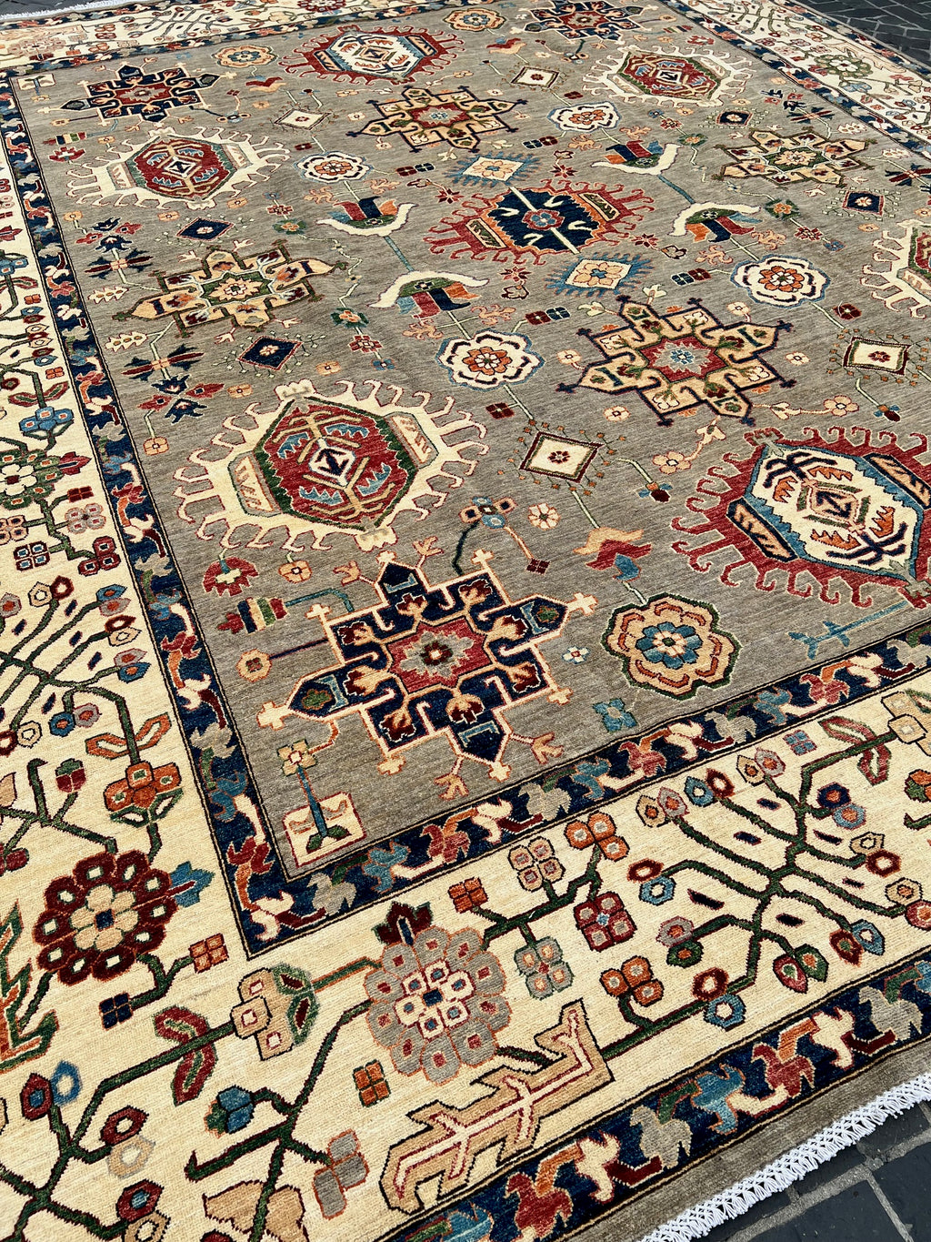 C22/76 Traditional Rug