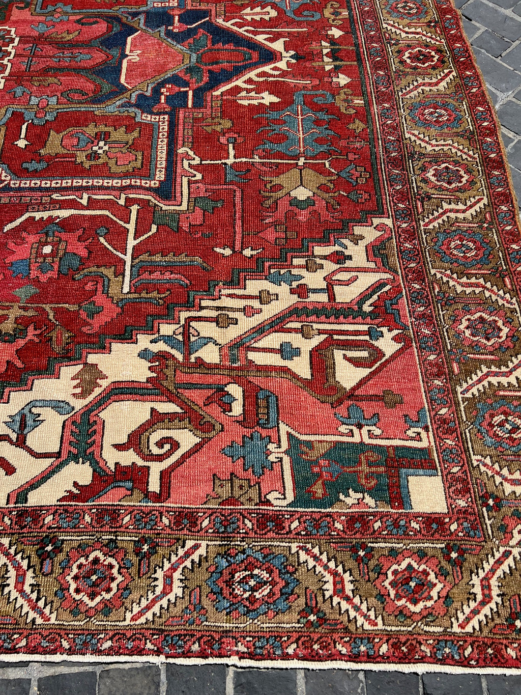 P82525 Antique Iran Heriz 9'10"x9'10"
