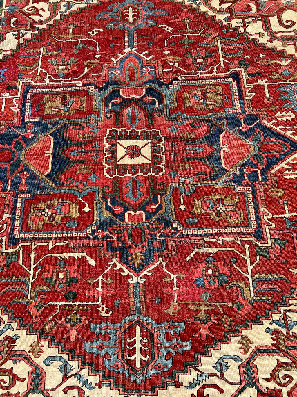P82525 Antique Iran Heriz 9'10"x9'10"