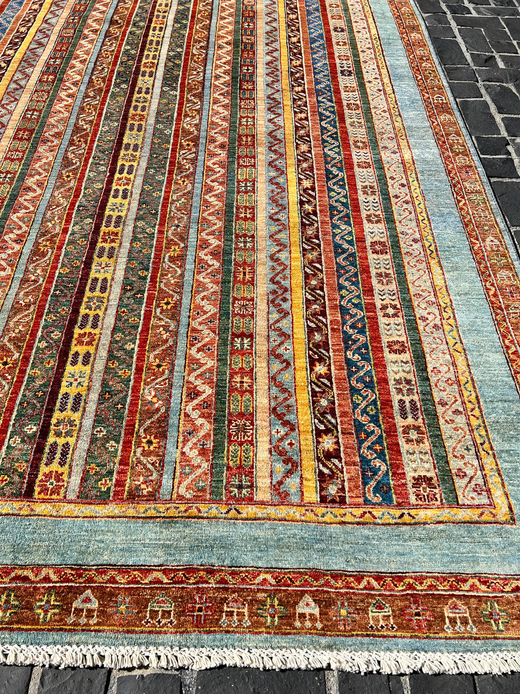 C05/28 Traditional Rug