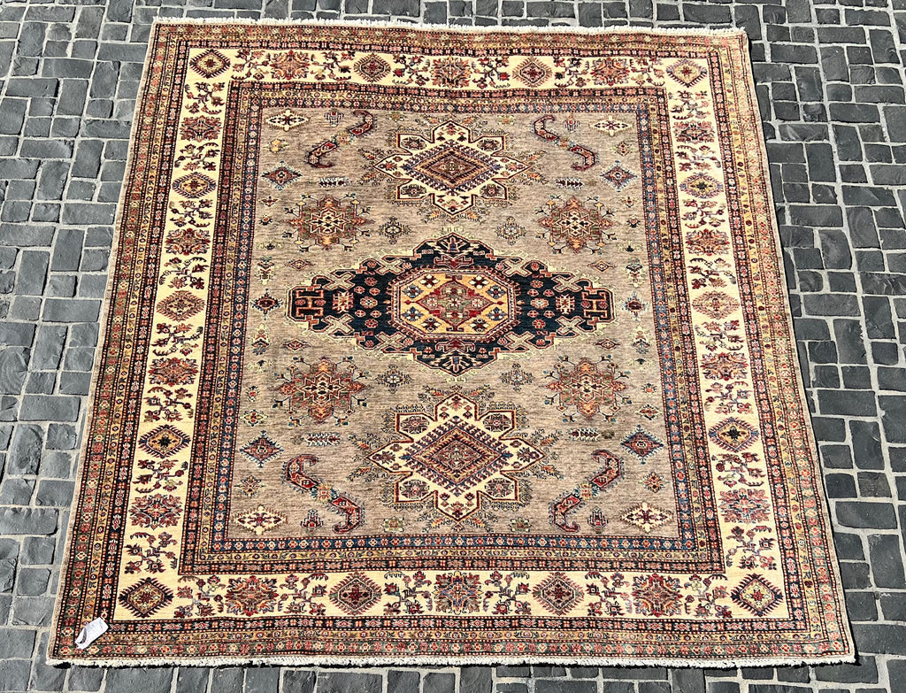 C49/12 Traditional Rug