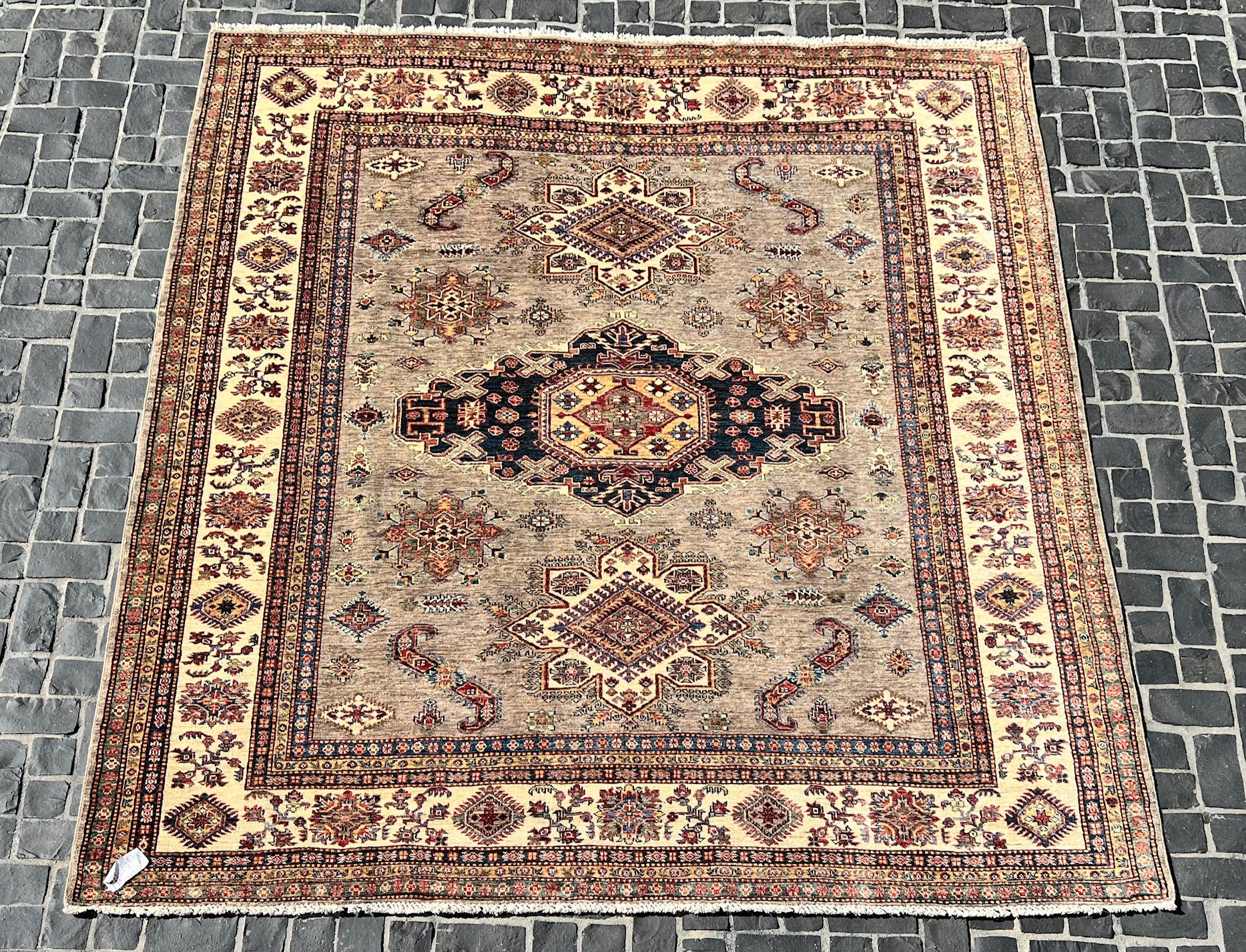 C49/12 Traditional Rug