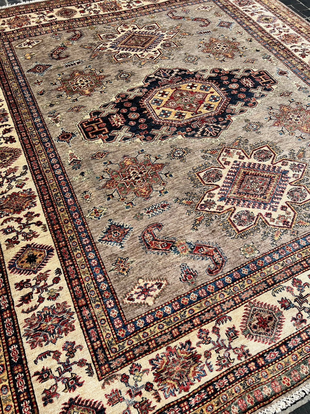 C49/12 Traditional Rug