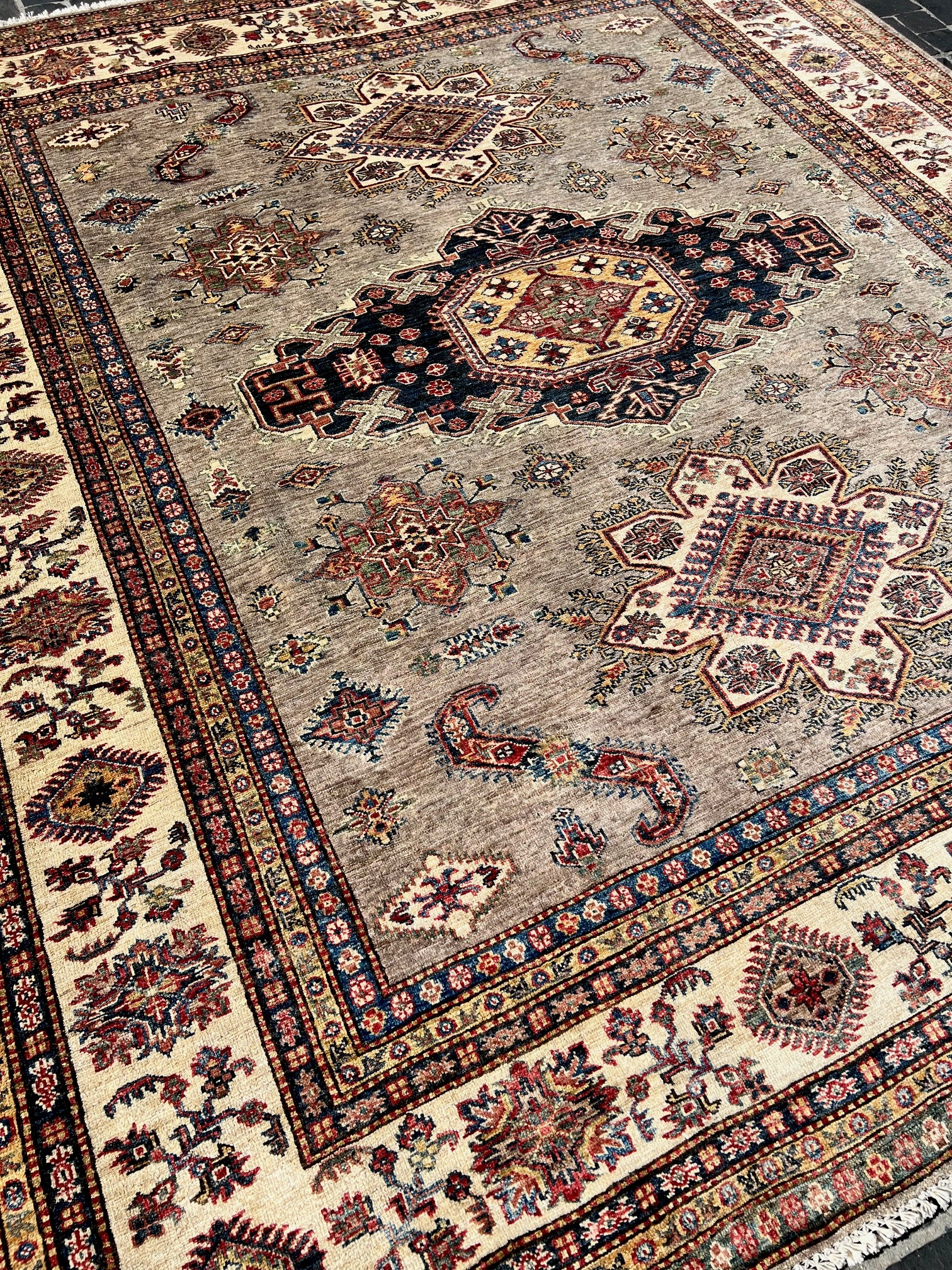 C49/12 Traditional Rug