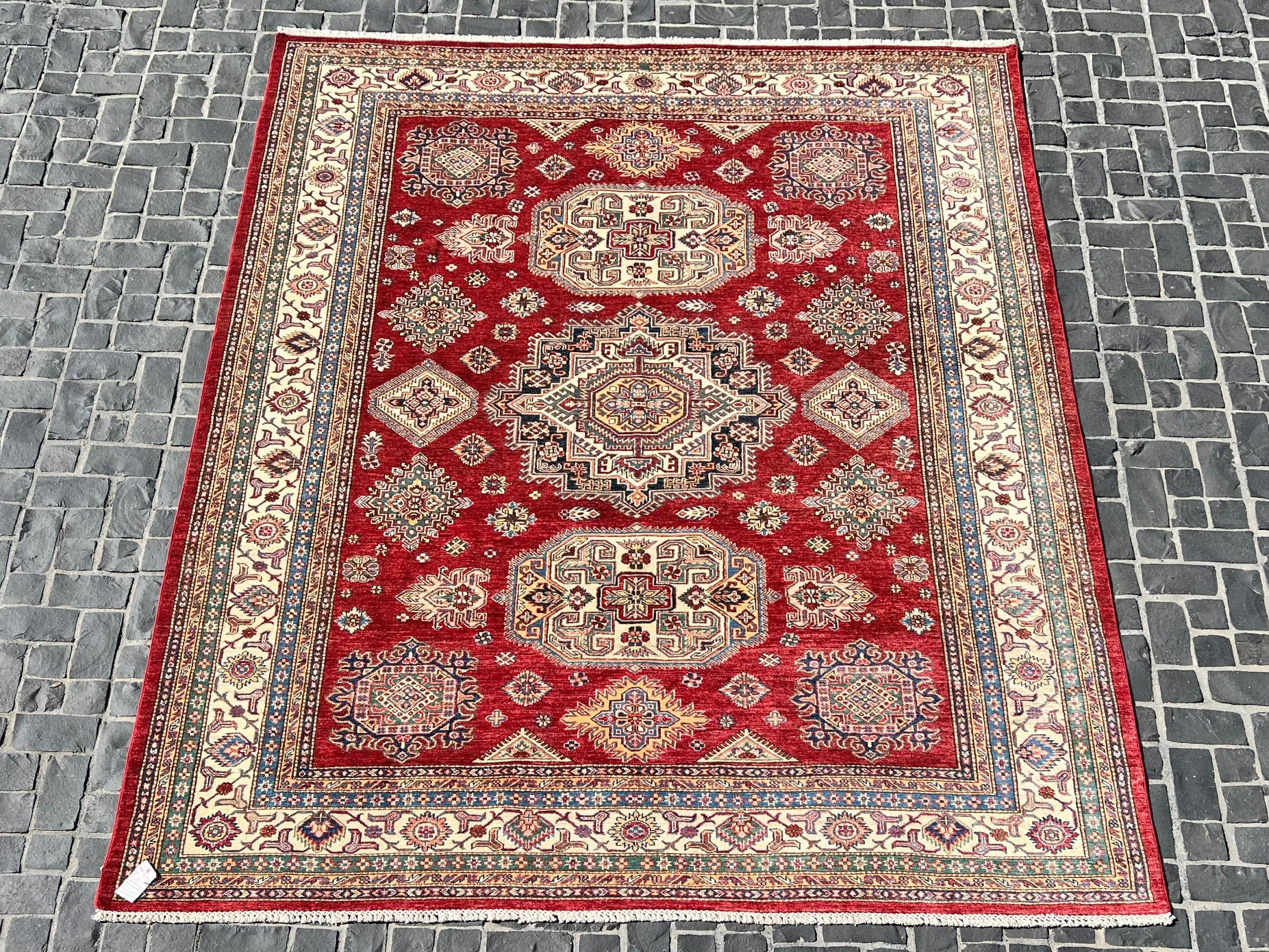 C07/34 Traditional Rug