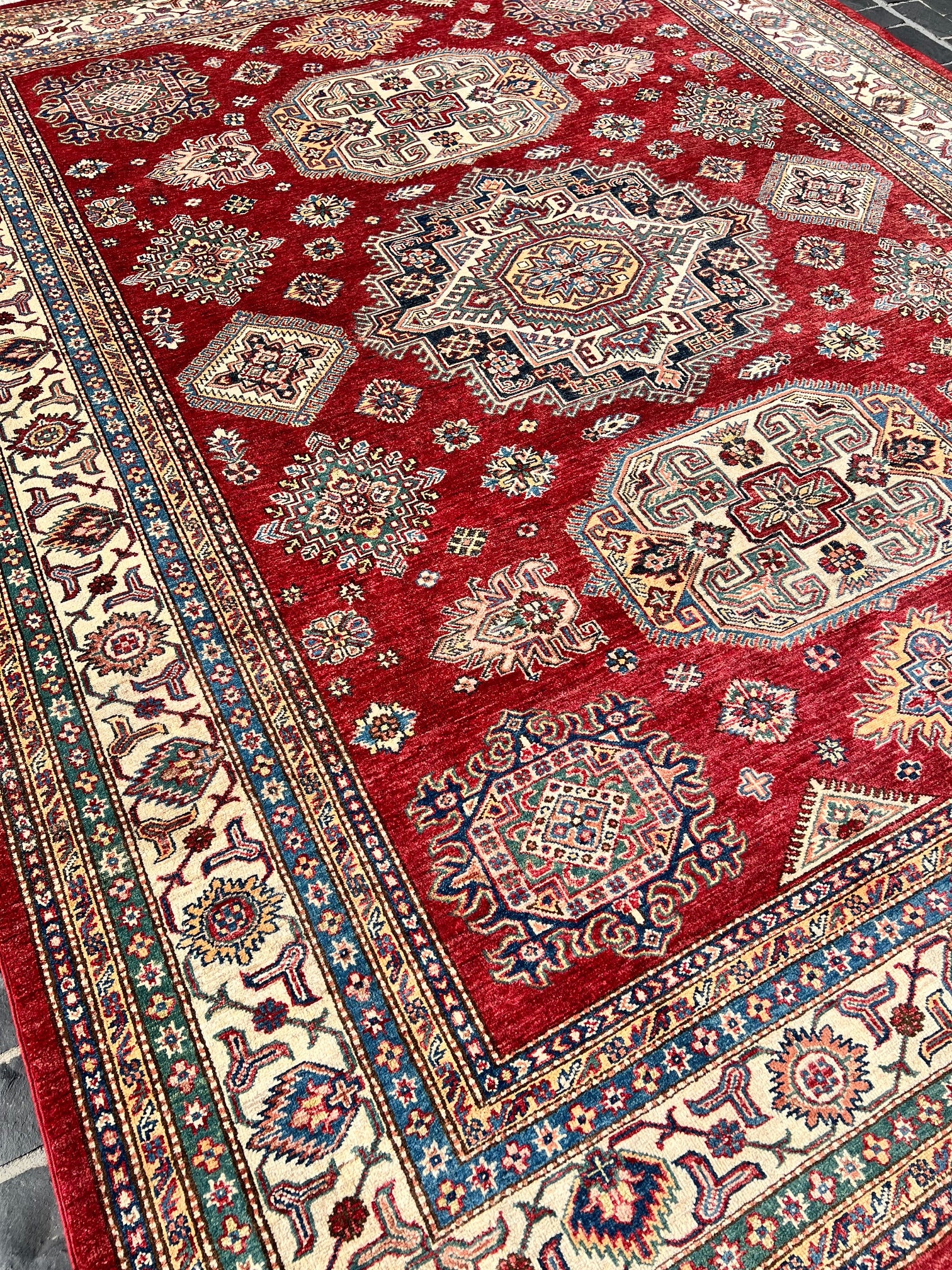 C07/34 Traditional Rug