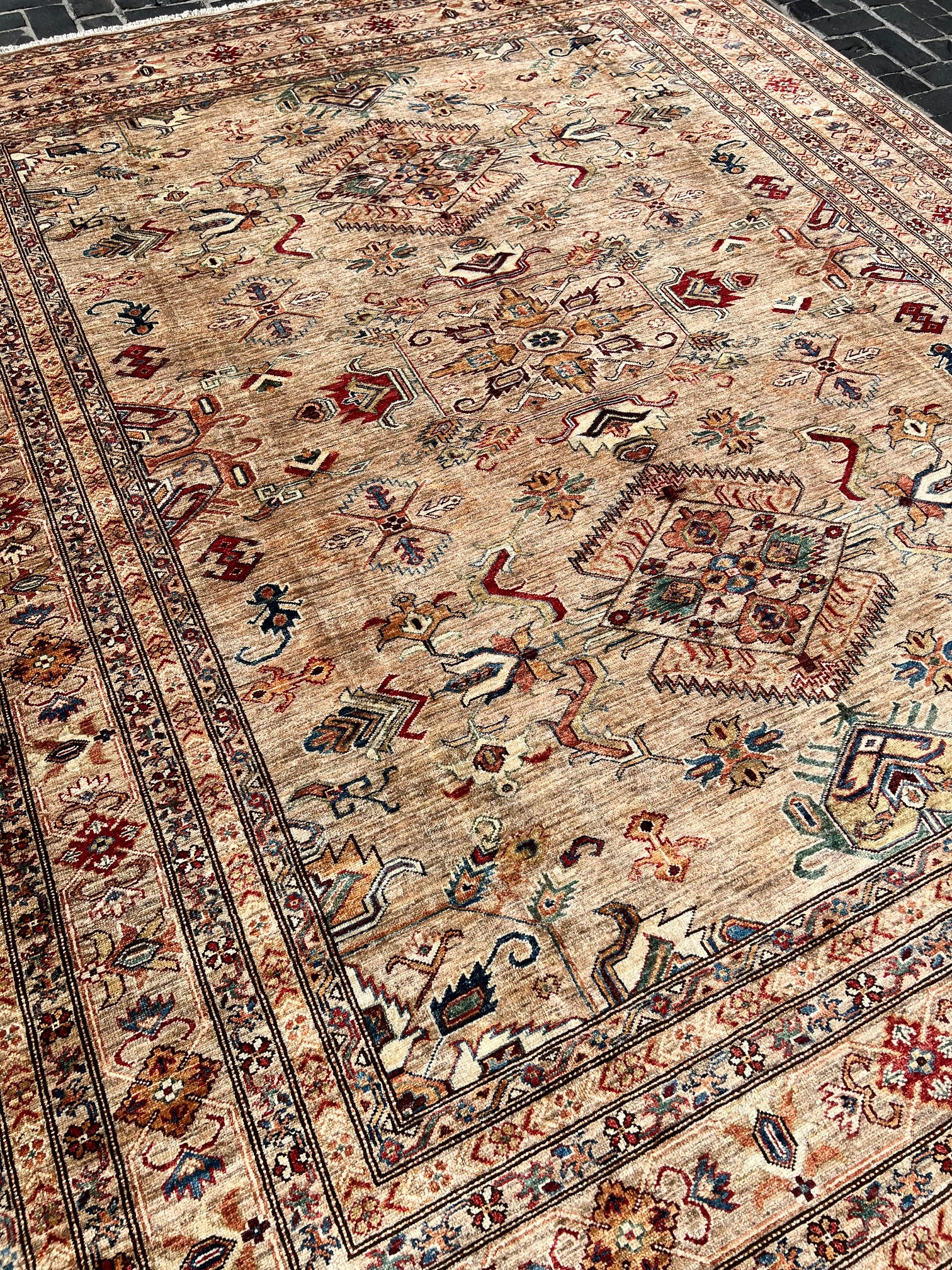 C38/392 Traditional Rug