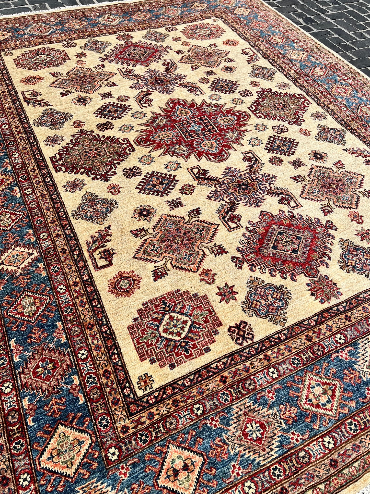 C10/45 Traditional Rug