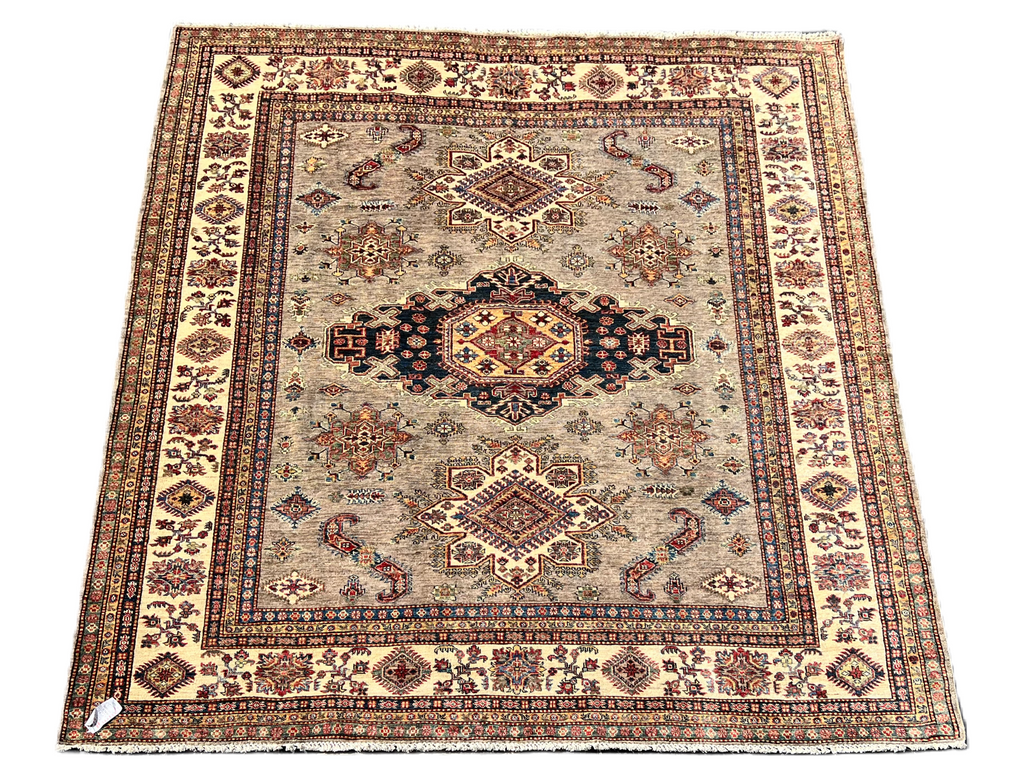C49/12 Traditional Rug