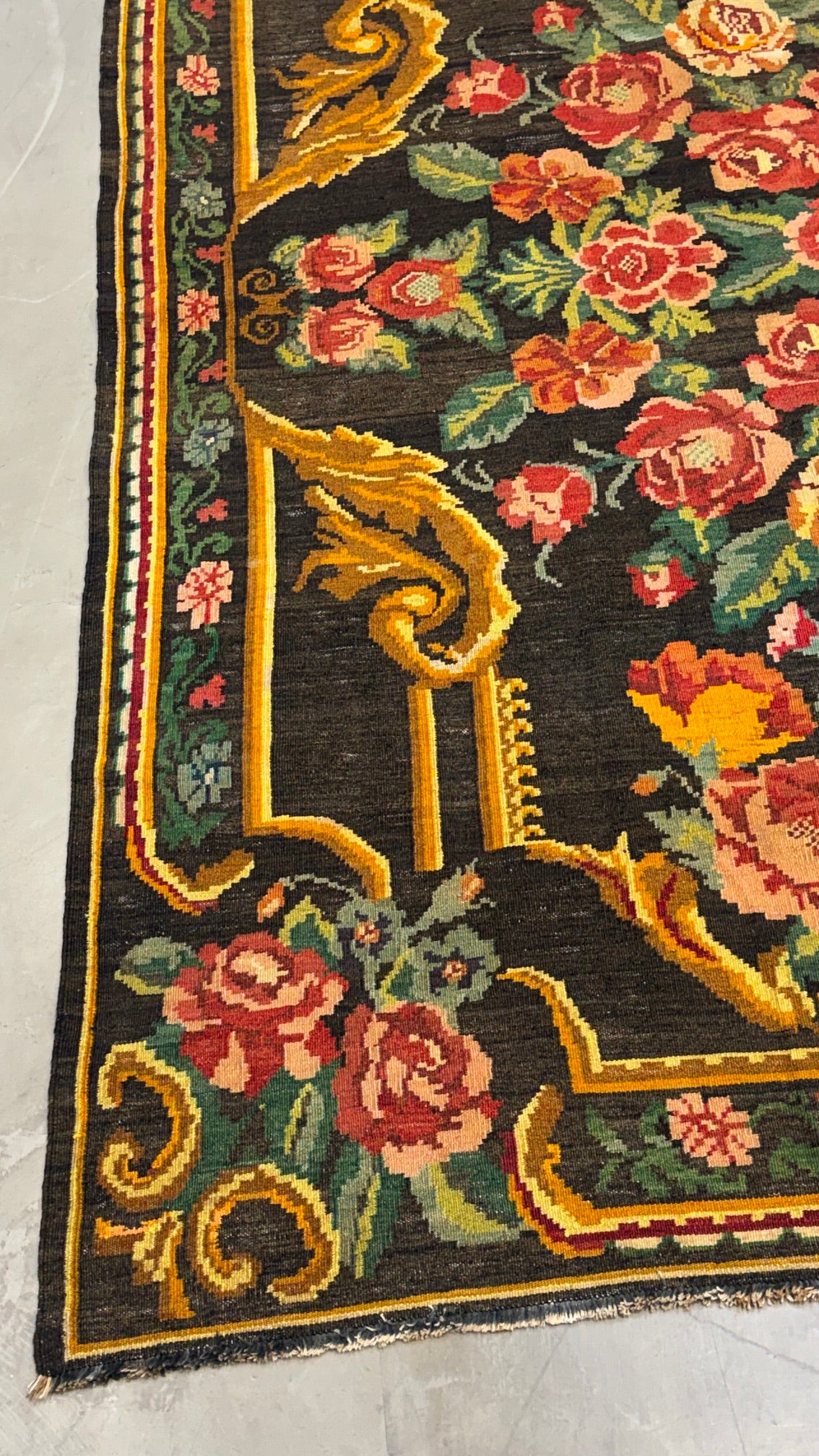 37910 Old Kilim 5'11"x9'5"