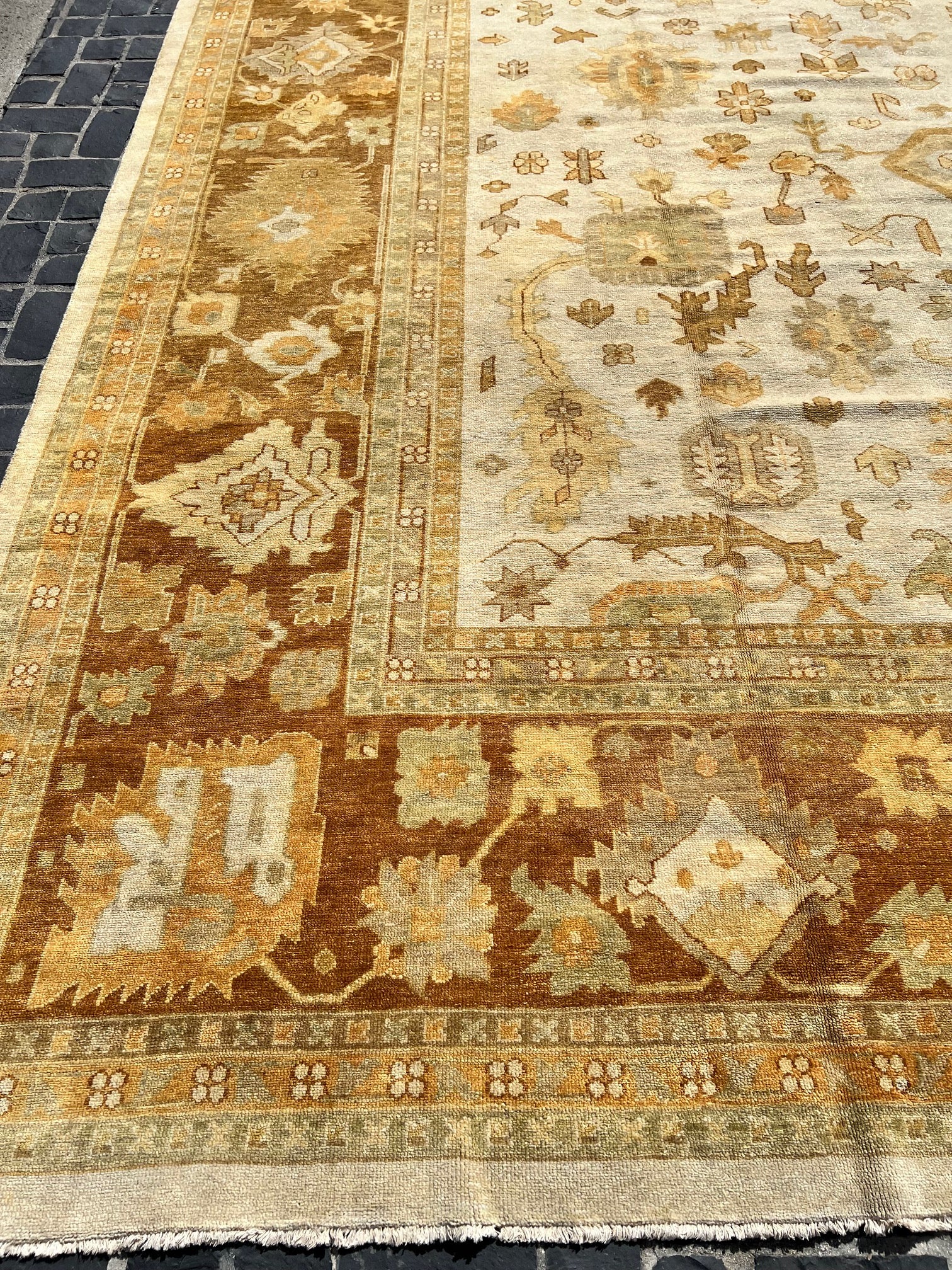62945 Traditional Rug