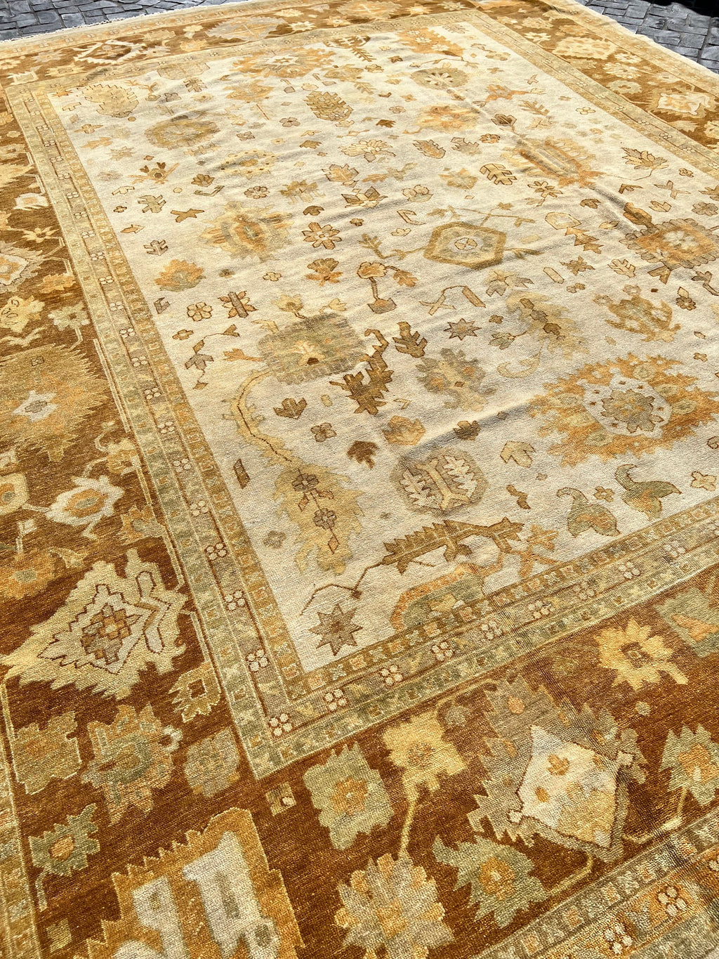 62945 Traditional Rug