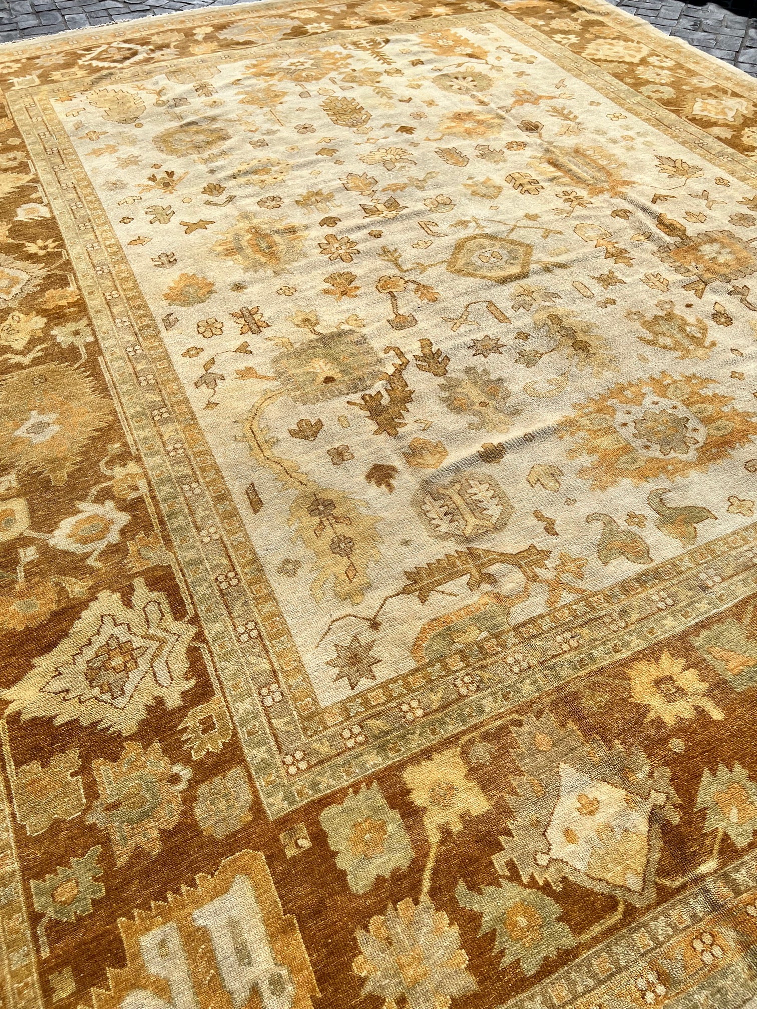62945 Traditional Rug