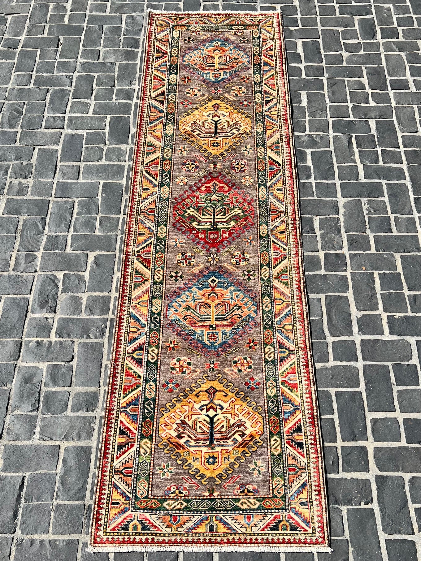 C35/167 Traditional Runner