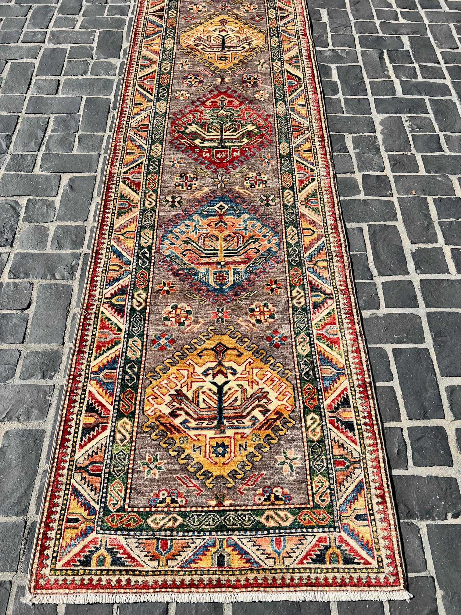 C35/167 Traditional Runner