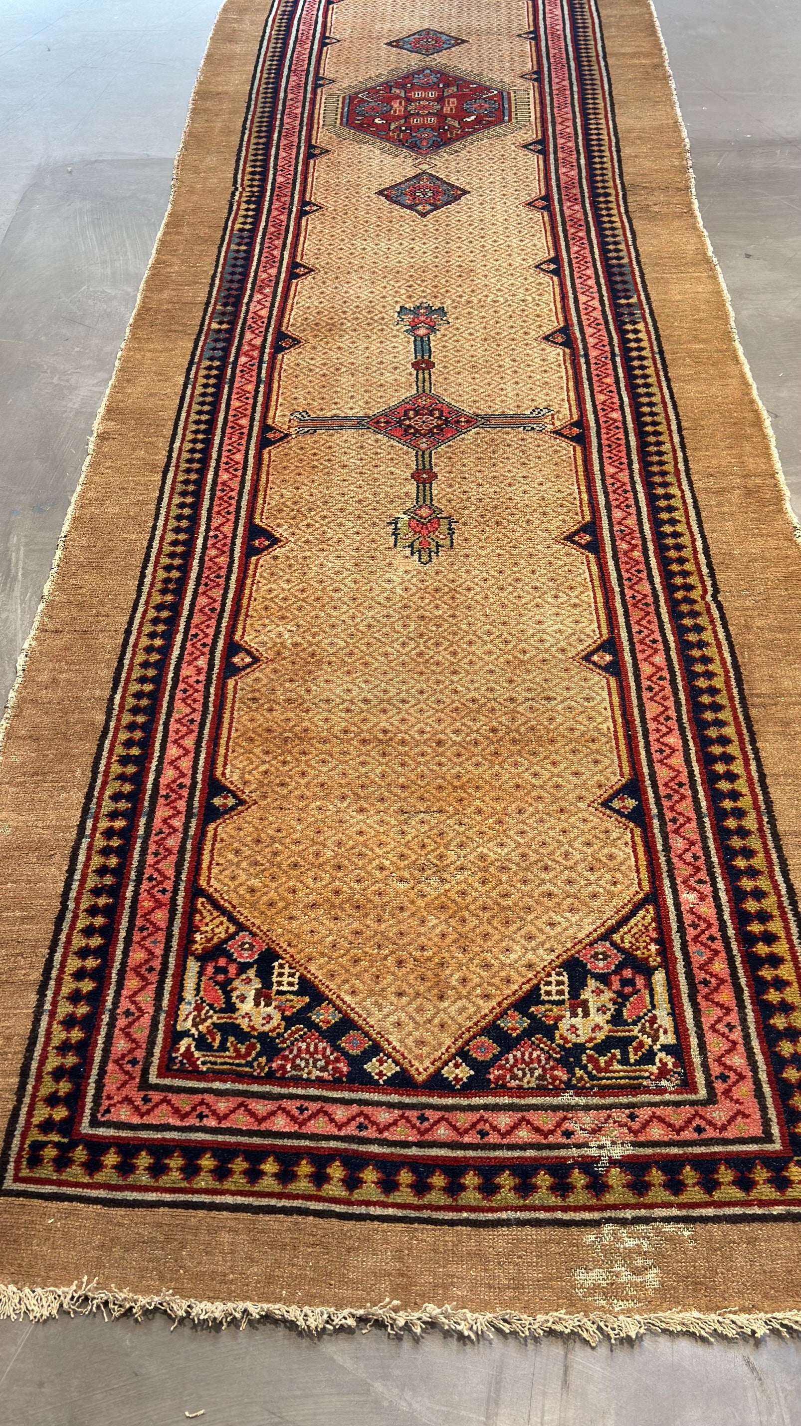 60088B Antique Sarab Runner