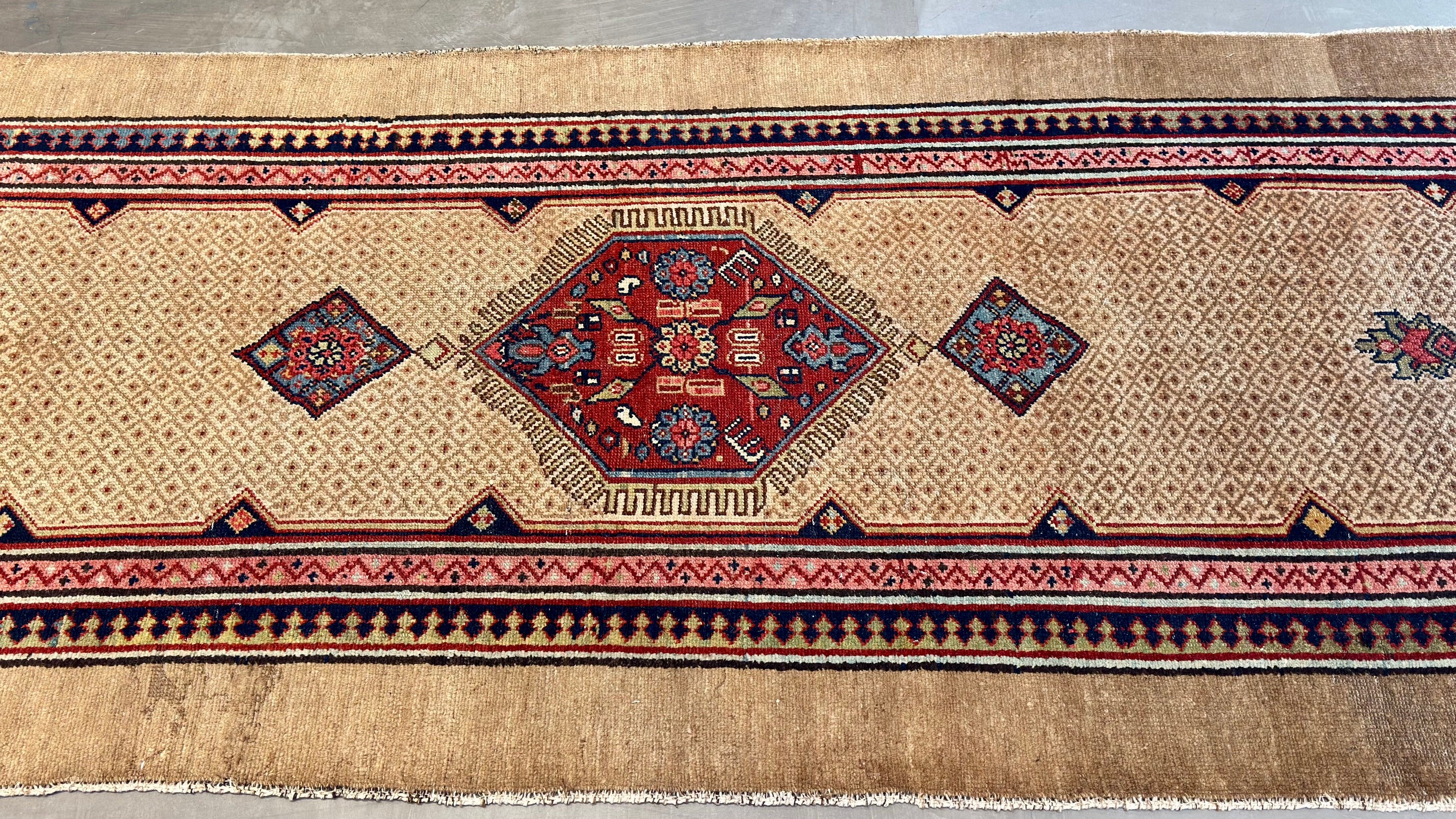 60088B Antique Sarab Runner