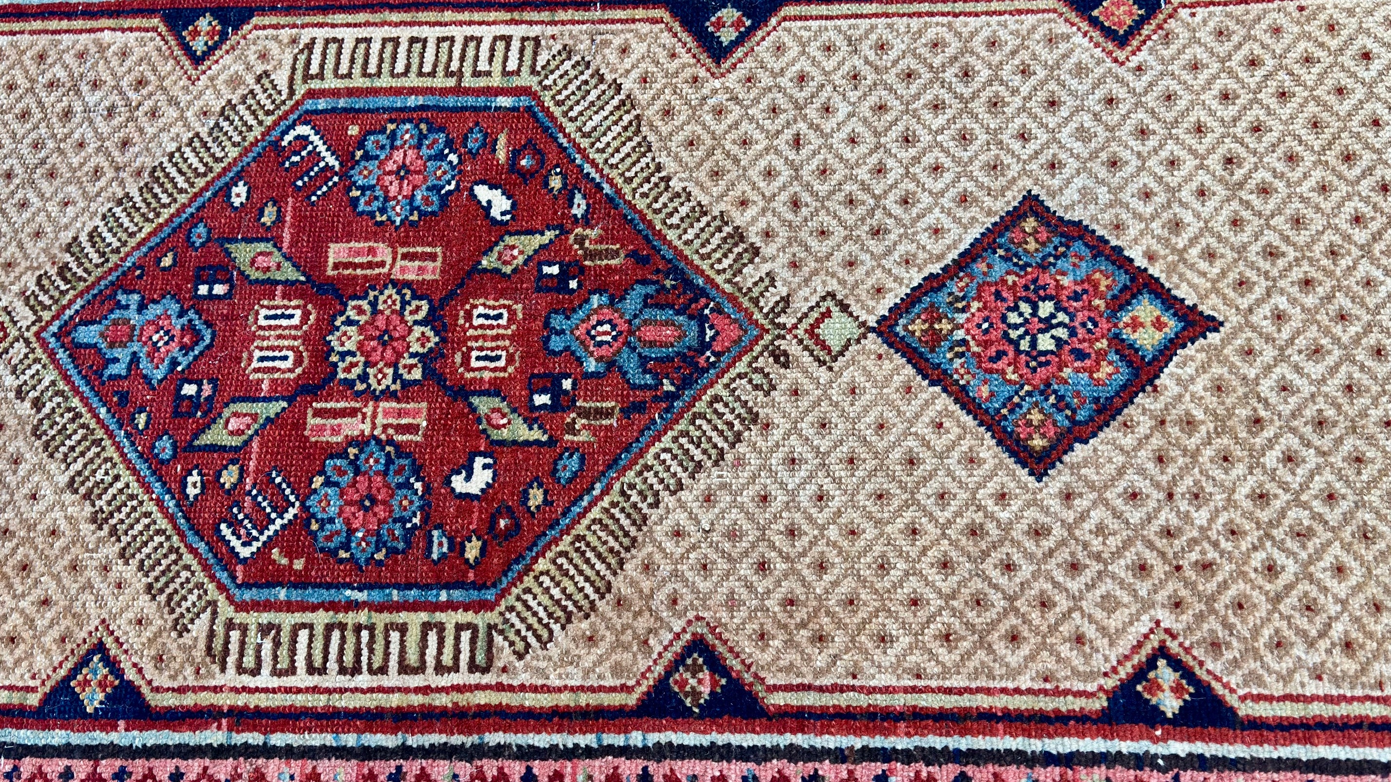 60088B Antique Sarab Runner