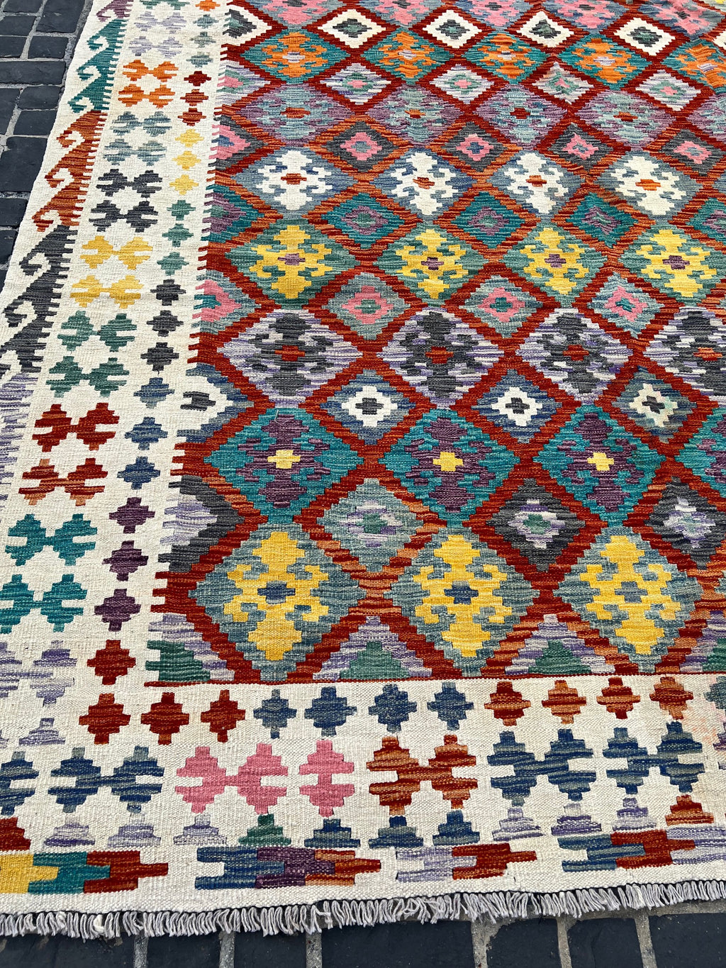 C27/137 Kilim Rug