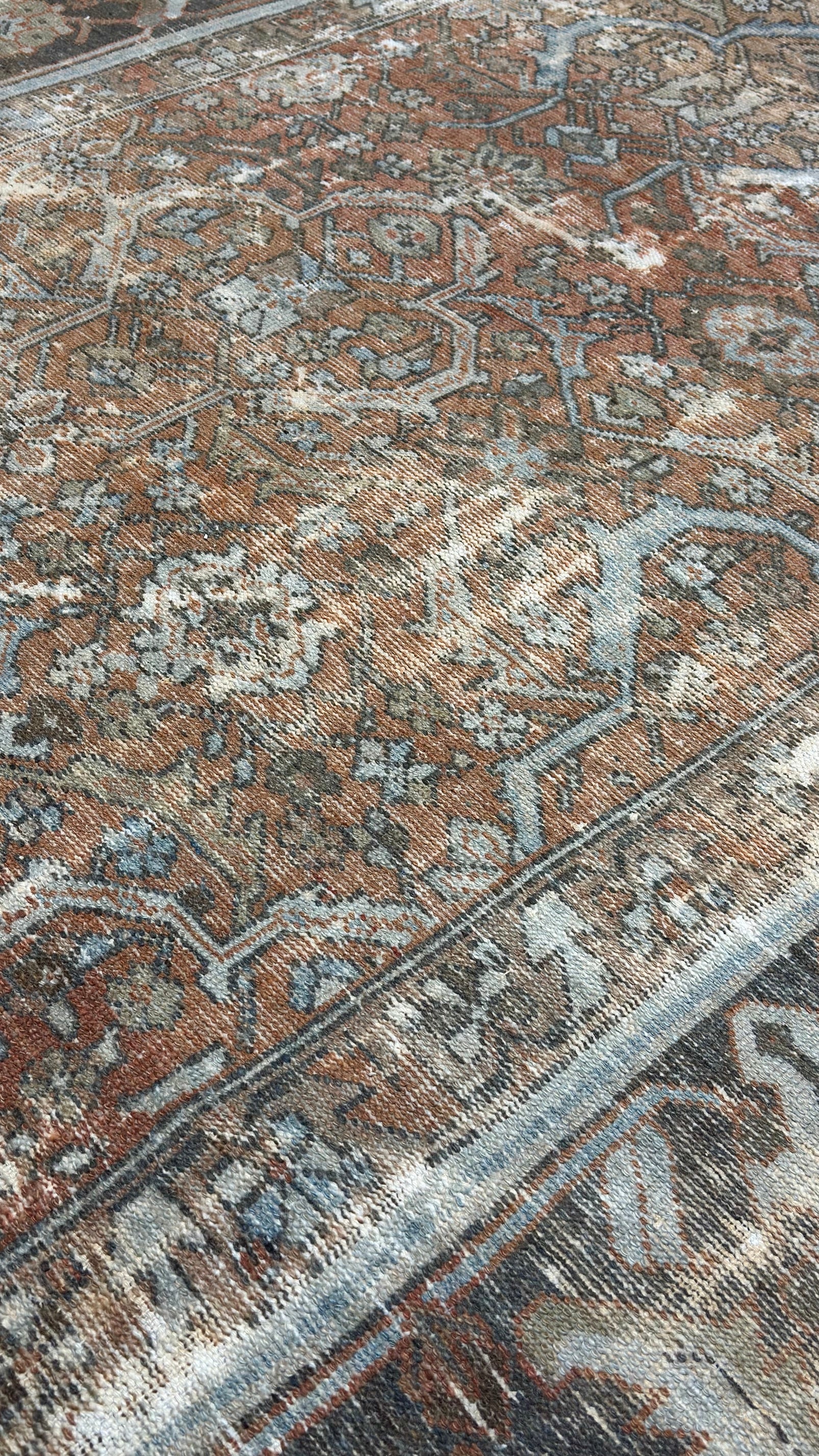 63007 Antique Mahal 7'10" x 12'10"
