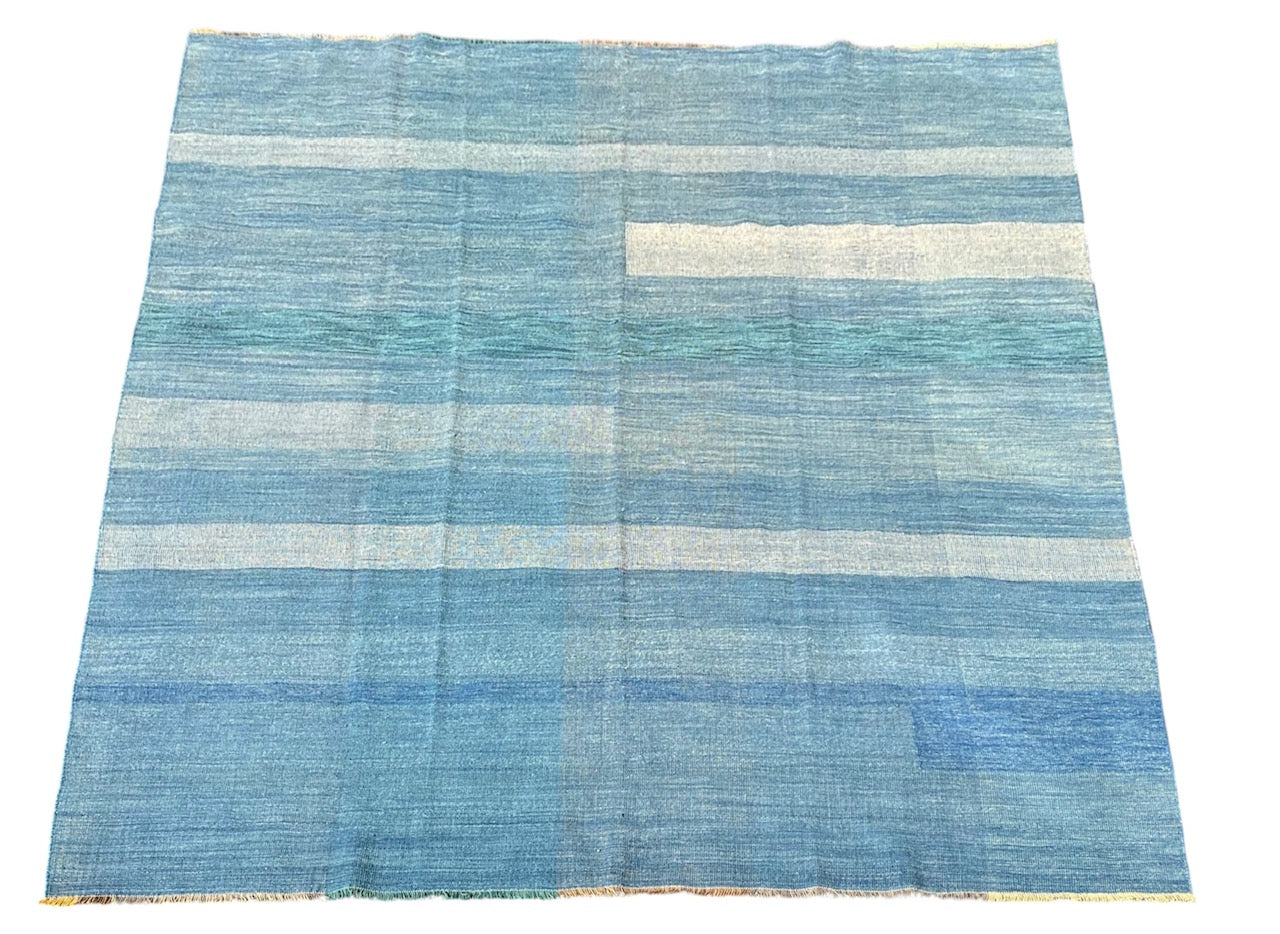 P182582. 9'x11'5" Fine Kilim