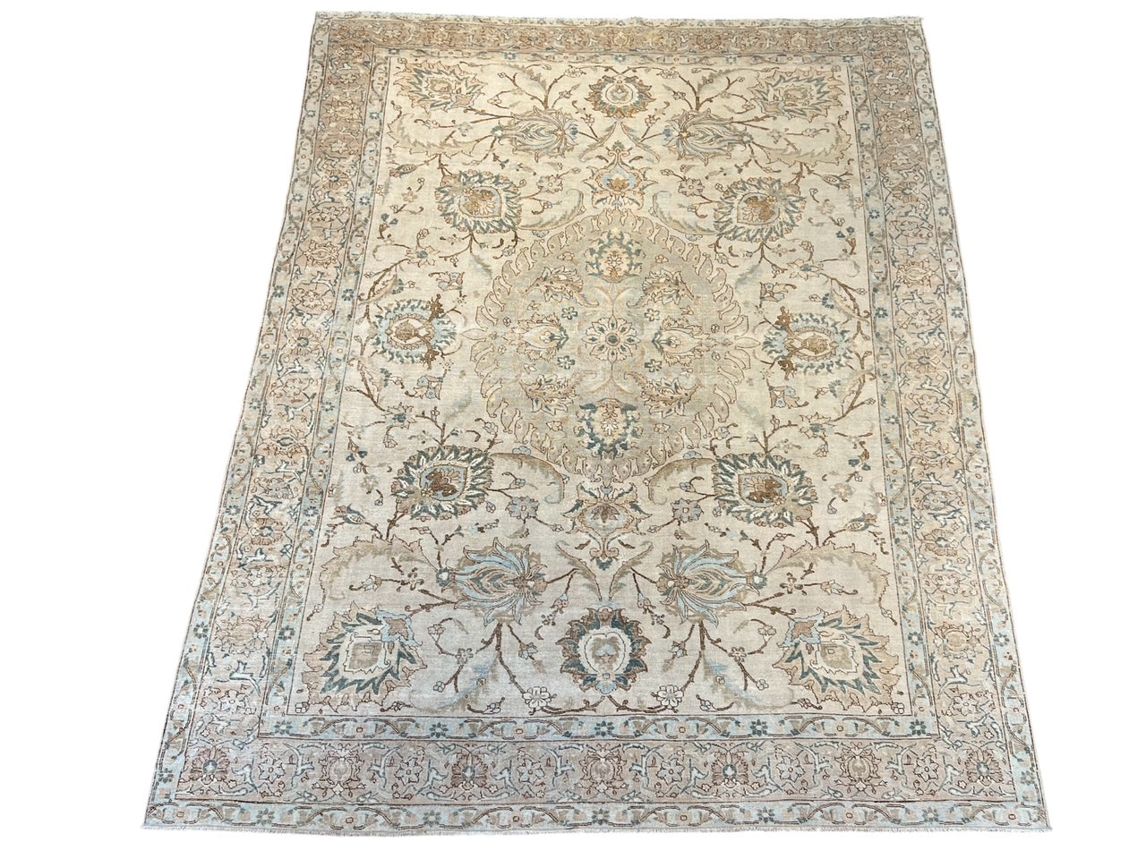 64120 7'9"x10'8" Tabriz