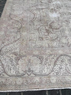 P64600023 Vintage 9'6" x 12'4"