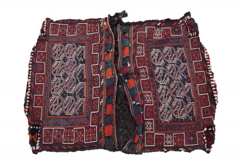 39479 Antique Bakhtiari wool Saddlebag 4'5"x3'2"