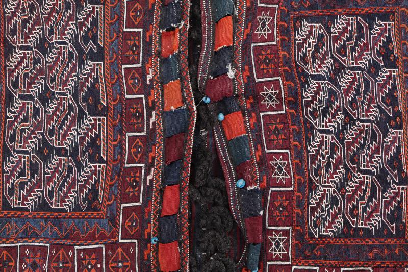 39479 Antique Bakhtiari wool Saddlebag 4'5"x3'2"