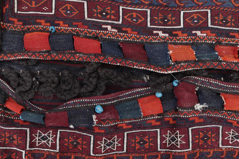 39479 Antique Bakhtiari wool Saddlebag 4'5"x3'2"