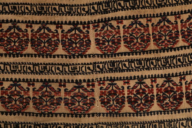 52018 Antique Senneh Horse Cover