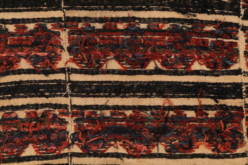 52018 Antique Senneh Horse Cover