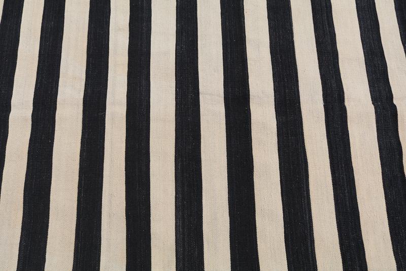 Turkish Black & White Kilim Rug - 5'3"x7'10"