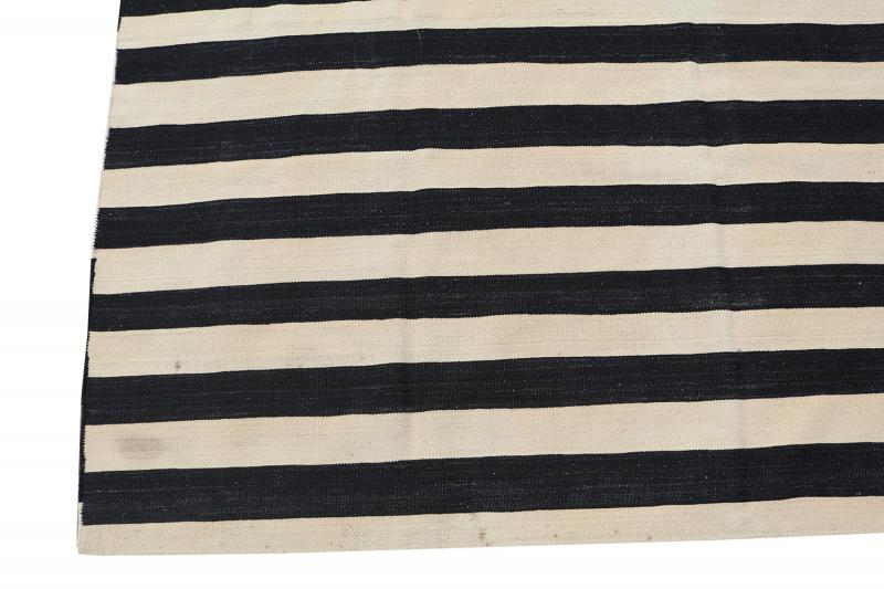 Turkish Black & White Kilim Rug - 5'3"x7'10"